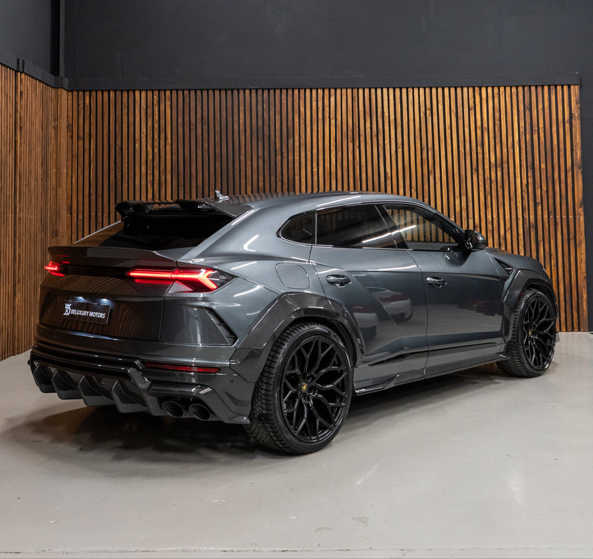 Lamborghini Urus Carbon Side Skirts – CT Design