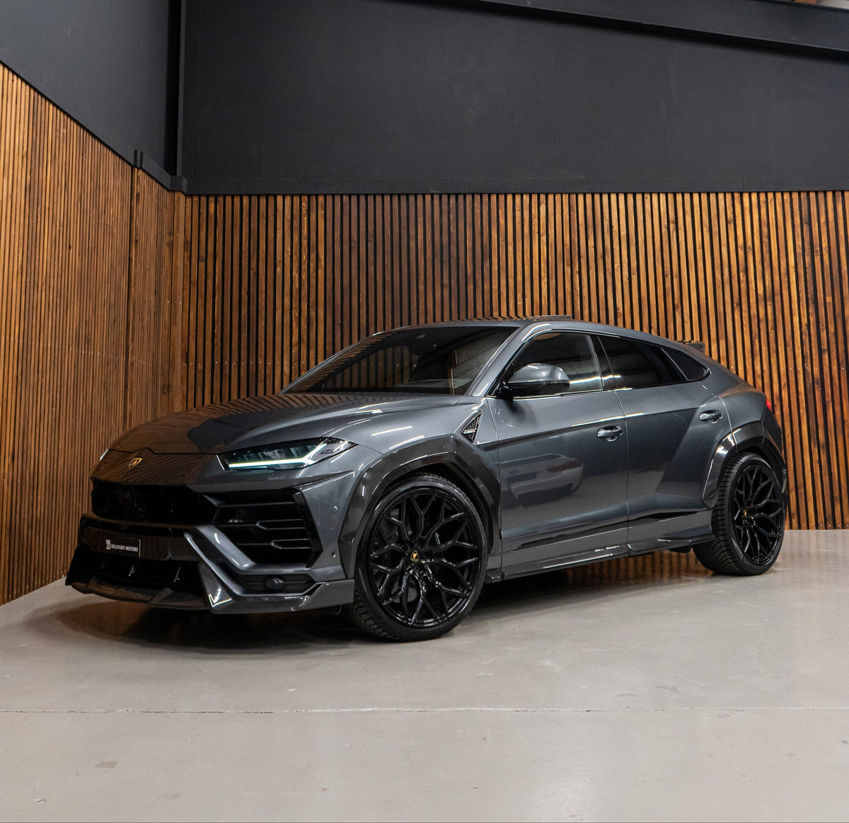 Fitting Lamborghini Urus Carbon Kit
