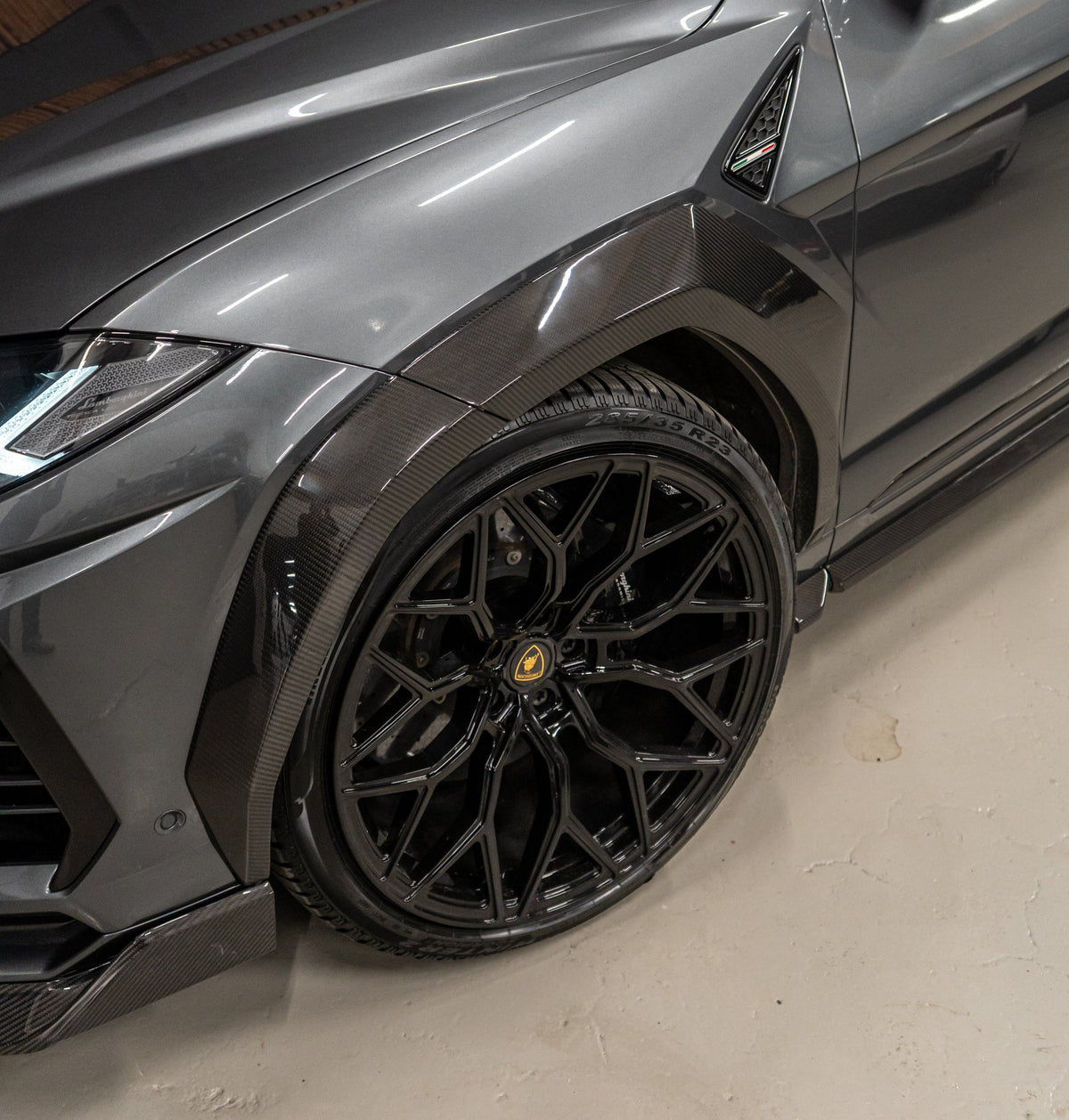 Lamborghini Urus Carbon Fender Flares – CT Design