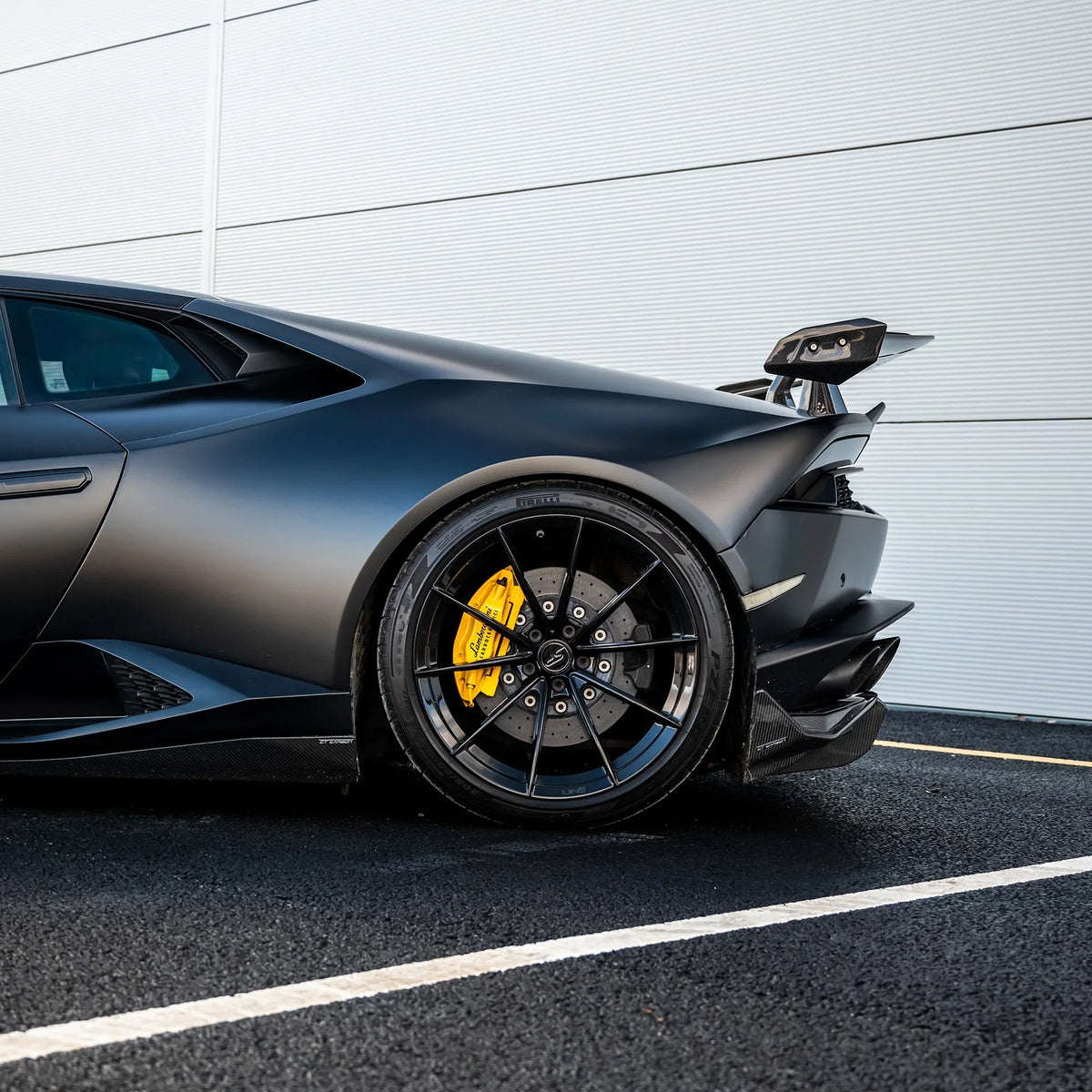 Lamborghini Huracan Carbon Rear Spoiler – CT Design